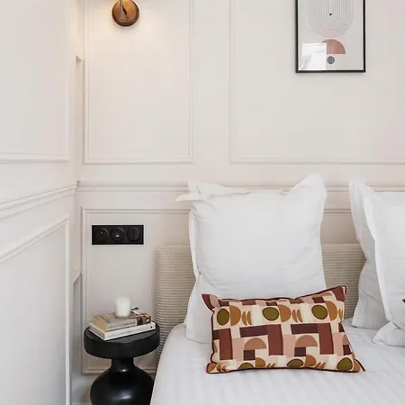 Poeticstay - Sentier Apartment